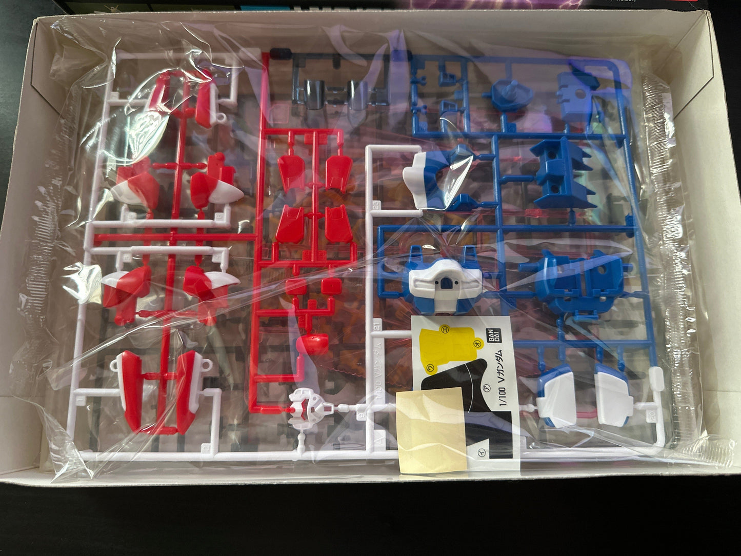 Mobile Suit Victory Gundam Toys & Hobbies: Models & Kits:Science Fiction:Gundam HG LM312V04 'V GUNDAM' #001 (1/100 Scale) (Box Damage)